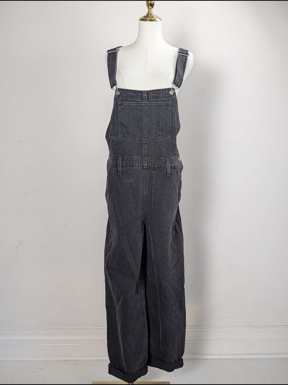 Faded Levi's Premium Baggy Denim Overalls in Washed Black M